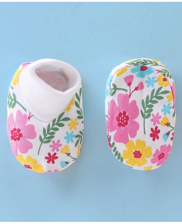 Babyhug 100% Cotton Knit Cap Mittens & Booties Set with Floral Print - Multicolour