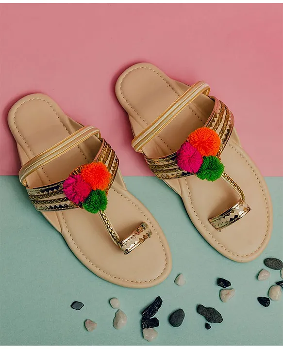 Pom pom best sale kolhapuri chappal