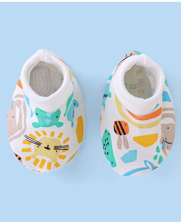 Babyhug 100% Cotton Knit Cap Mittens & Booties  Animal Print- Multicolor