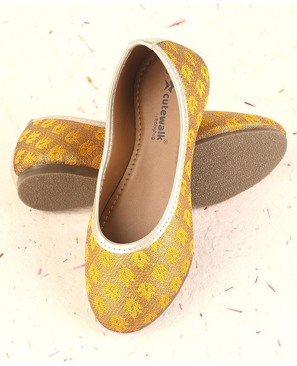 Cute Walk by Babyhug Foil Print Mojaris - Yellow