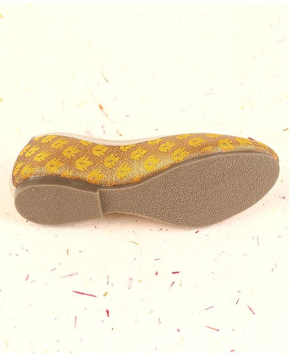 Cute Walk by Babyhug Foil Print Mojaris - Yellow