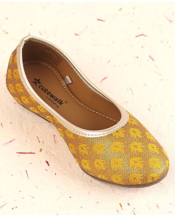 Cute Walk by Babyhug Foil Print Mojaris - Yellow