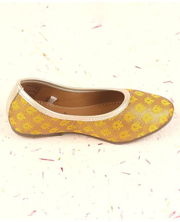 Cute Walk by Babyhug Foil Print Mojaris - Yellow