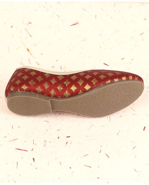 Cute Walk by Babyhug Foil Print Mojaris - Maroon