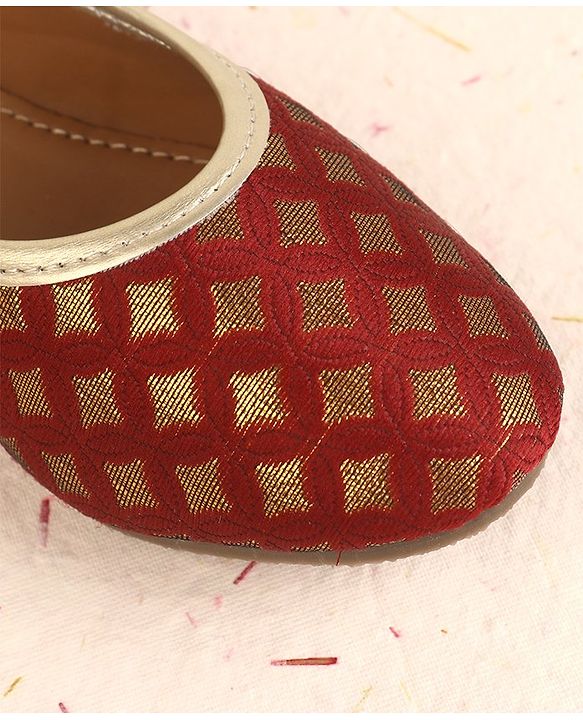 Cute Walk by Babyhug Foil Print Mojaris - Maroon