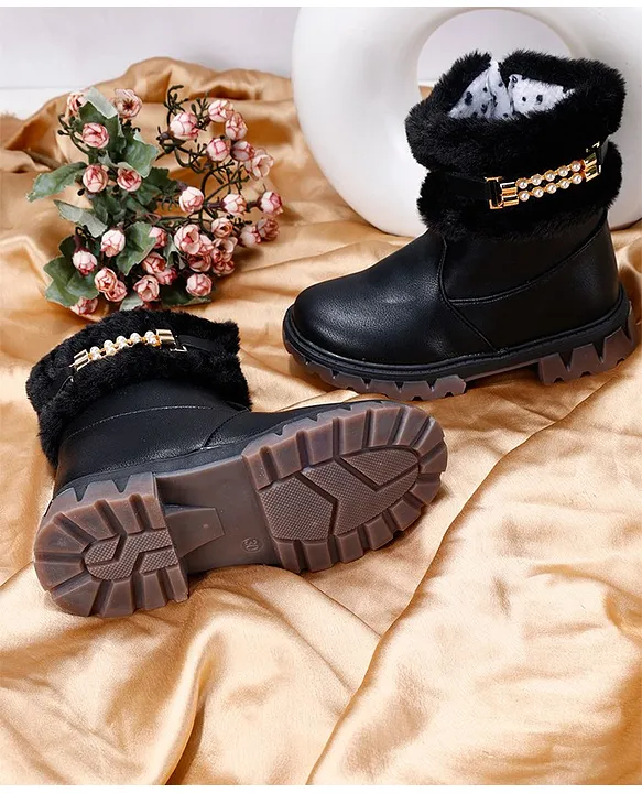 Girls black 2024 fuzzy boots