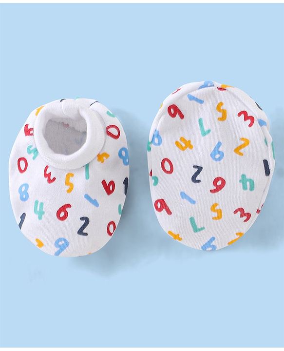 Babyhug 100% Cotton Knit Cap Mittens & Booties Number Print - Multicolour