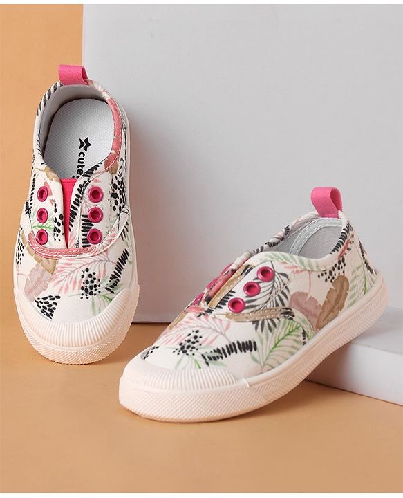 Cute Walk by Babyhug Slip On Style Casual Shoes Leaf Print - White