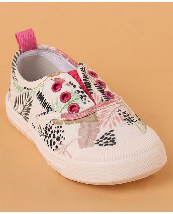 Cute Walk by Babyhug Slip On Style Casual Shoes Leaf Print - White