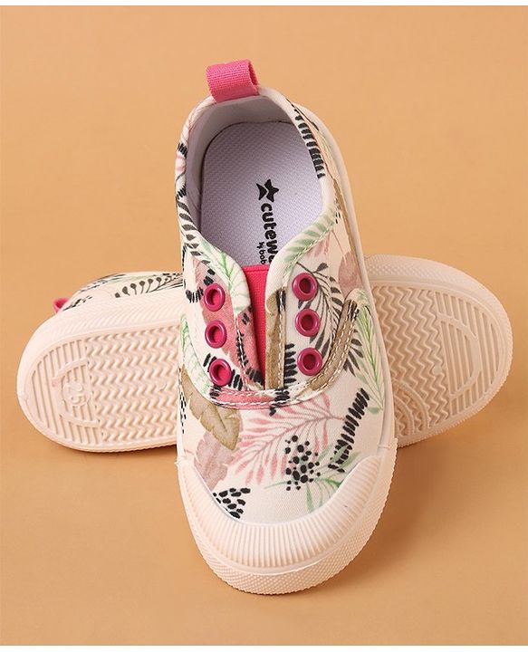 Cute Walk by Babyhug Slip On Style Casual Shoes Leaf Print - White