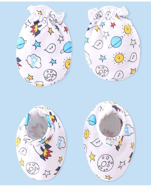 Babyhug 100% Cotton Knit Mittens & Booties Set Space Print- White