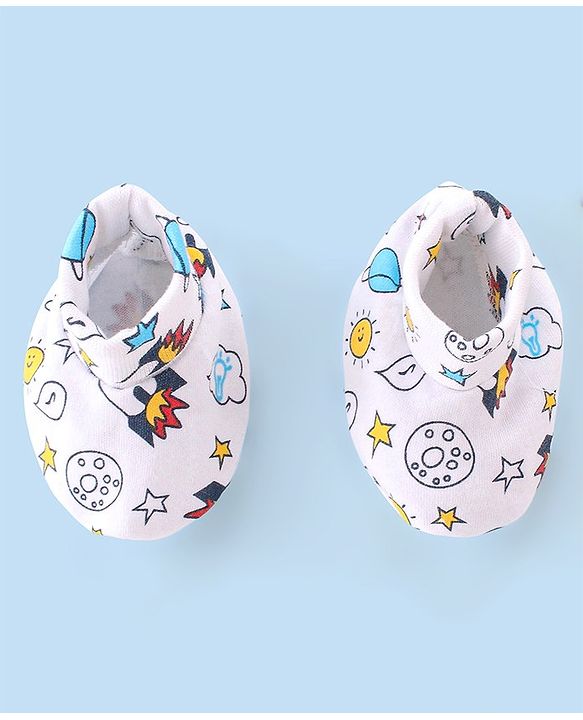 Babyhug 100% Cotton Knit Mittens & Booties Set Space Print- White