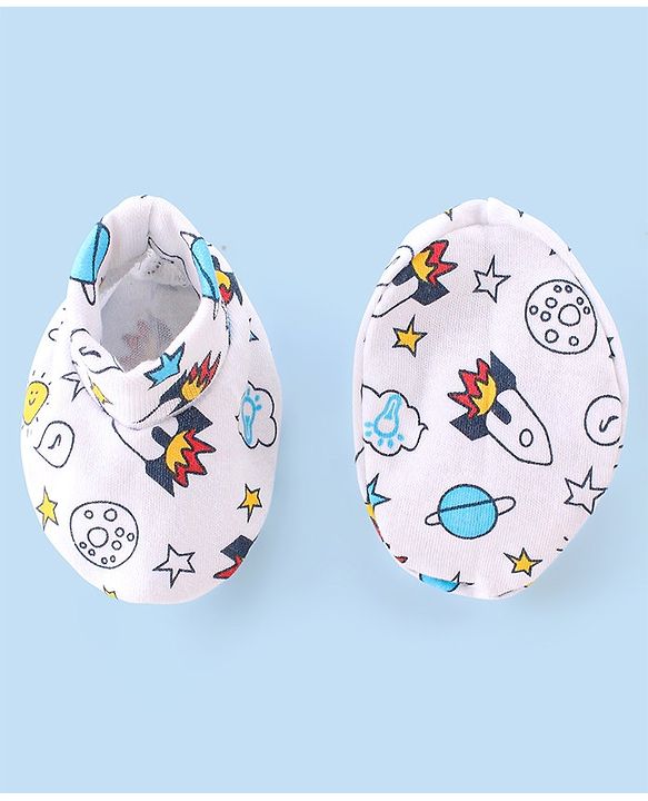 Babyhug 100% Cotton Knit Mittens & Booties Set Space Print- White