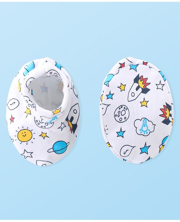 Babyhug 100% Cotton Knitted Cap Mittens & Booties with Space Print- White