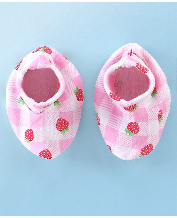 Babyhug 100% Cotton Knit Cap Mittens & Booties With Strawberry Print Pink - Diameter 11.5 cm