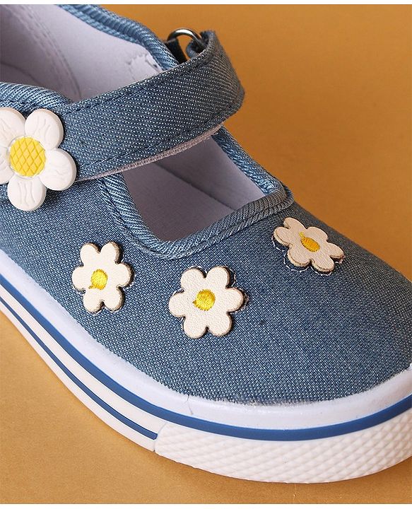 Cute Walk by Babyhug Velcro Closure Casual Shoes With Floral Applique - Blue