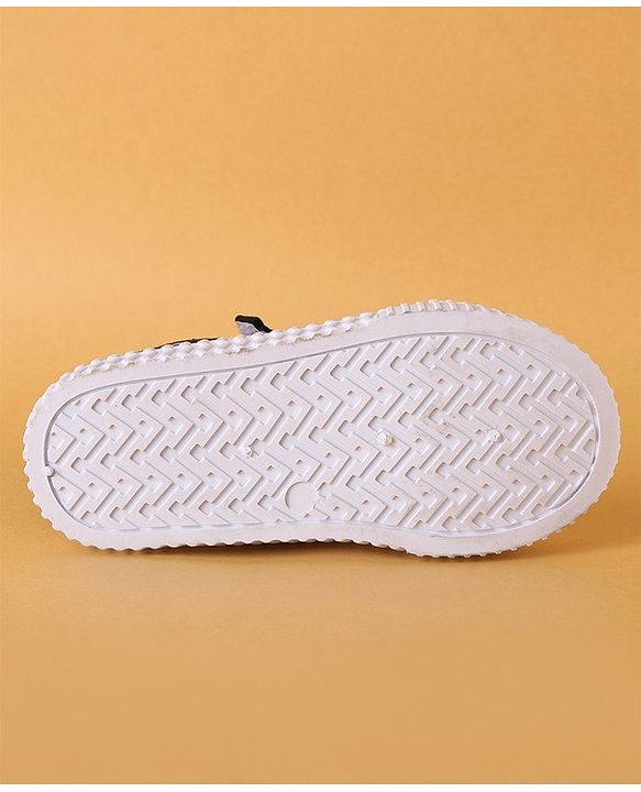 Cute Walk by Babyhug Casual Shoes with Velcro Closure- Black