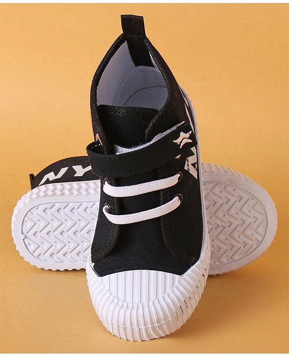 Cute Walk by Babyhug Casual Shoes with Velcro Closure- Black