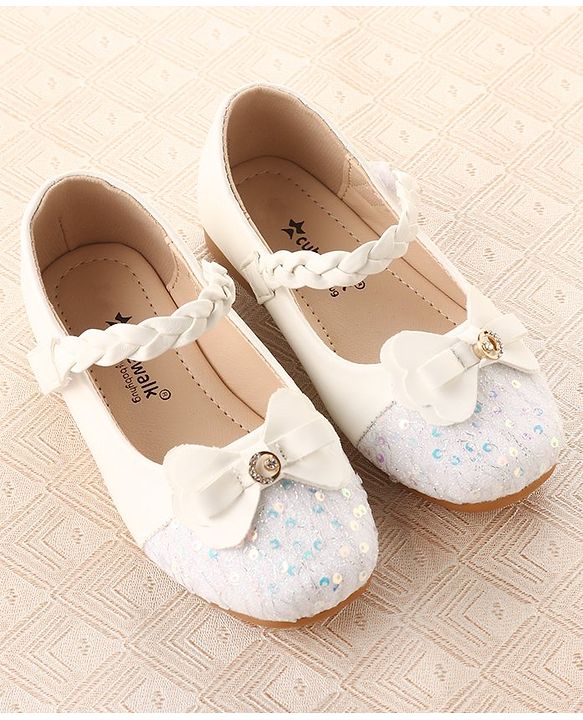 Cute Walk By Babyhug Bellies With Velcro Closure & Bow Applique - White