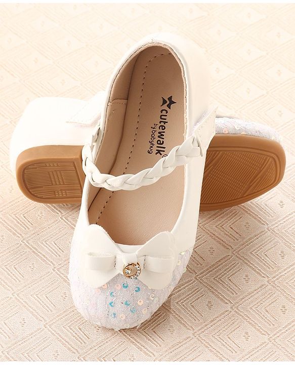 Cute Walk By Babyhug Bellies With Velcro Closure & Bow Applique - White