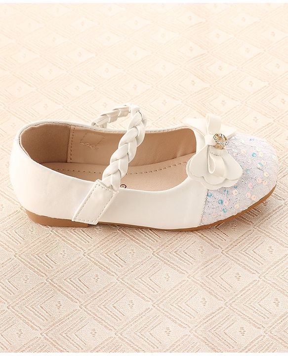 Cute Walk By Babyhug Bellies With Velcro Closure & Bow Applique - White