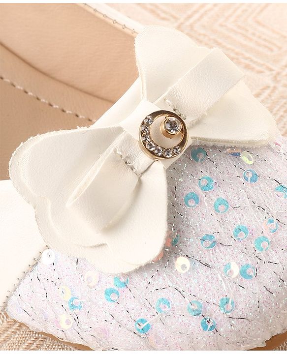 Cute Walk By Babyhug Bellies With Velcro Closure & Bow Applique - White