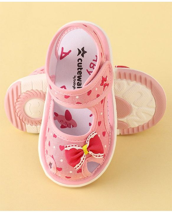 Cute Walk by Babyhug Velcro Closure Musical Sandals with Heart Print & Bow - Pink