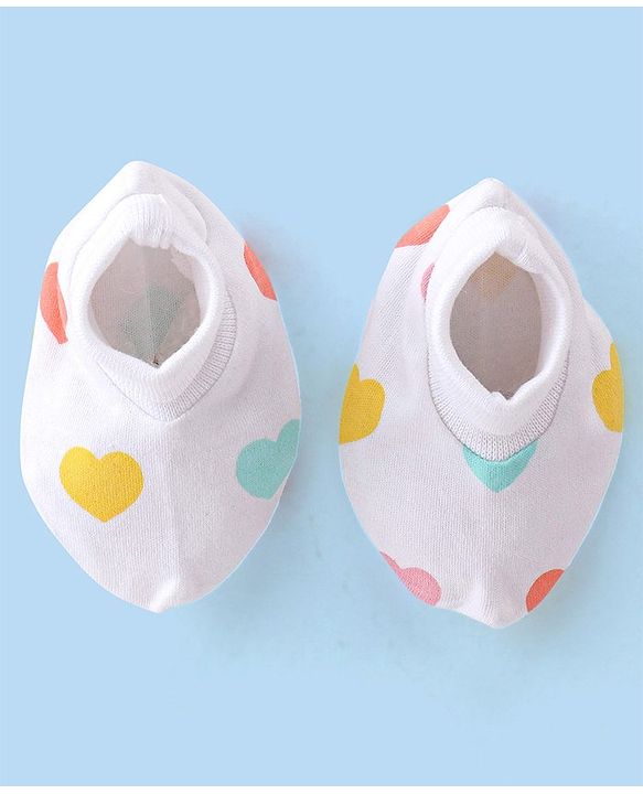 Babyhug 100% Cotton Cap Mittens And Booties Heart Printed - White