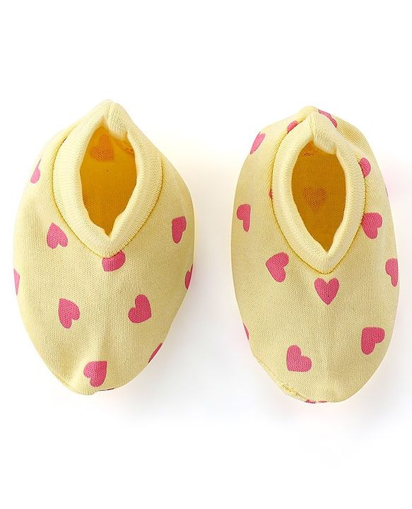 Babyhug 100% Cotton Cap Mittens And Booties Heart Printed - Yellow