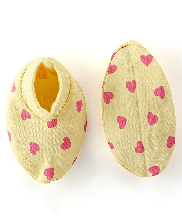Babyhug 100% Cotton Cap Mittens And Booties Heart Printed - Yellow
