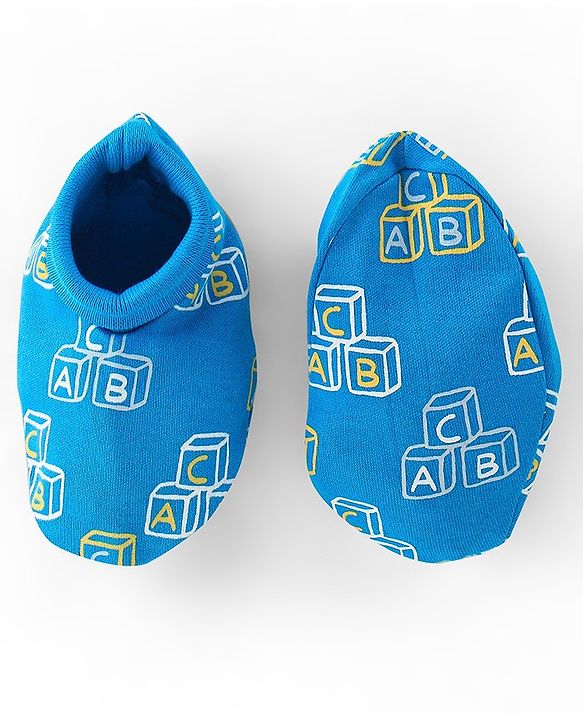 Babyhug 100% Cotton Interlock Knti Cap Mittens & Booties Set Alphabate Print -Blue
