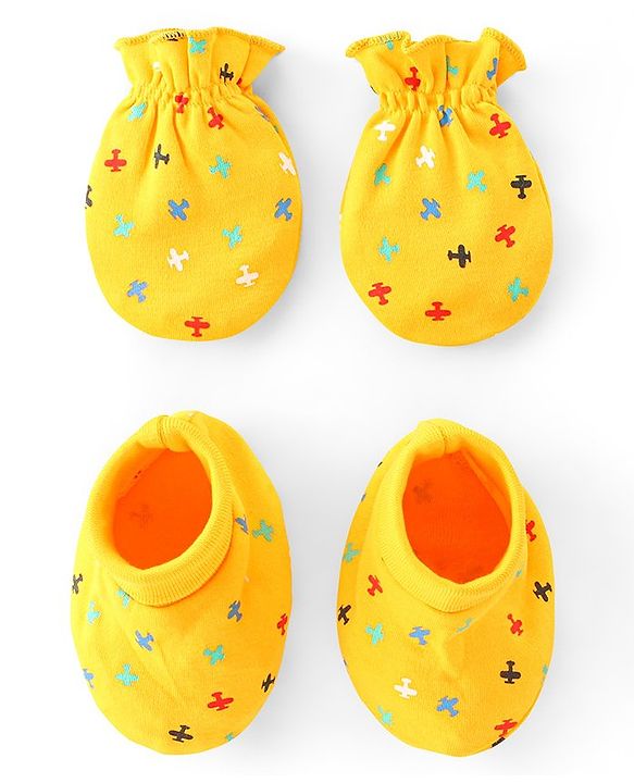 Babyhug 100% Cotton Knit Mittens & Booties Set Helicopter Print- Yellow