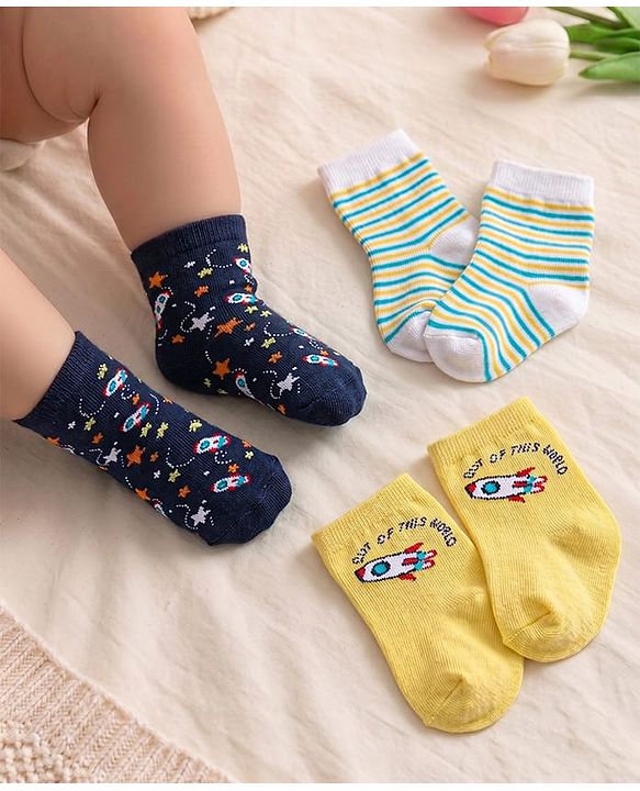 Cute Walk by Babyhug Anti Bacterial Ankle Length Socks Rocket Design Pack Of 3 - Multicolour
