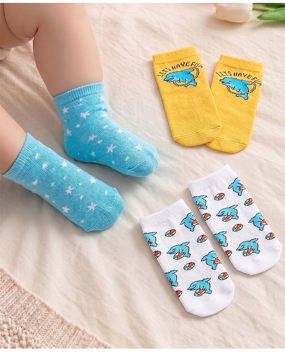 Cute Walk by Babyhug Anti Bacterial Ankle Length Socks Dolphin Design Pack Of 3 - Multicolour