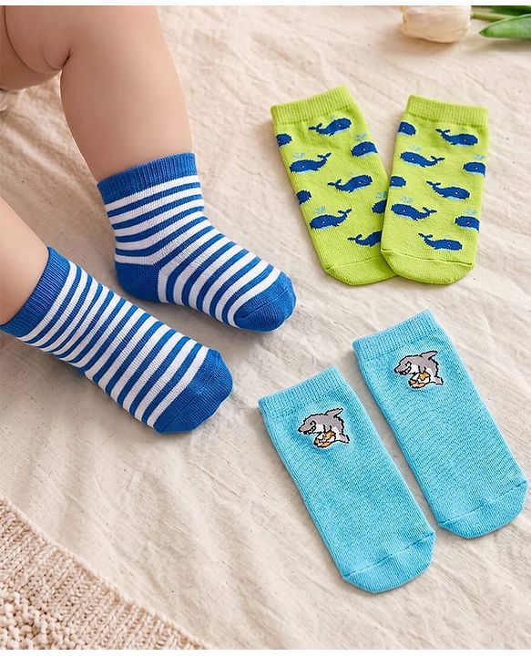 Cute Walk by Babyhug Anti Bacterial Ankle Length Socks Whale Design Pack Of 3 - Multicolour