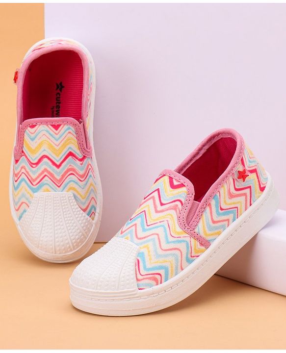 Cute Walk by Babyhug Slip On Casual Shoes Chevron Print - Pink