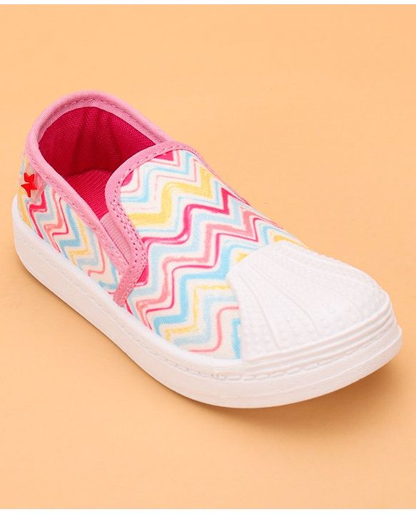 Cute Walk by Babyhug Slip On Casual Shoes Chevron Print - Pink