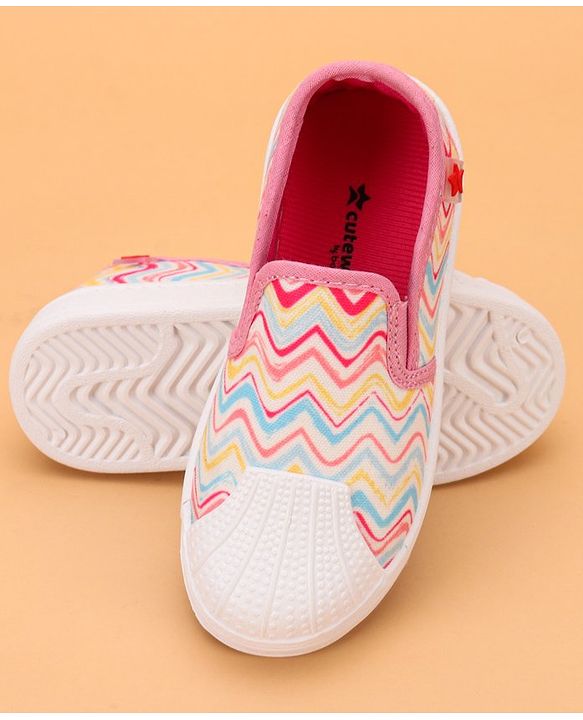 Cute Walk by Babyhug Slip On Casual Shoes Chevron Print - Pink