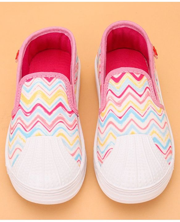 Cute Walk by Babyhug Slip On Casual Shoes Chevron Print - Pink