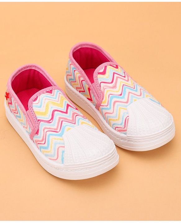 Cute Walk by Babyhug Slip On Casual Shoes Chevron Print - Pink