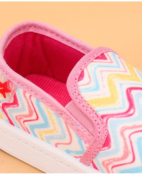 Cute Walk by Babyhug Slip On Casual Shoes Chevron Print - Pink