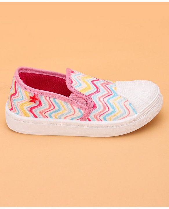 Cute Walk by Babyhug Slip On Casual Shoes Chevron Print - Pink