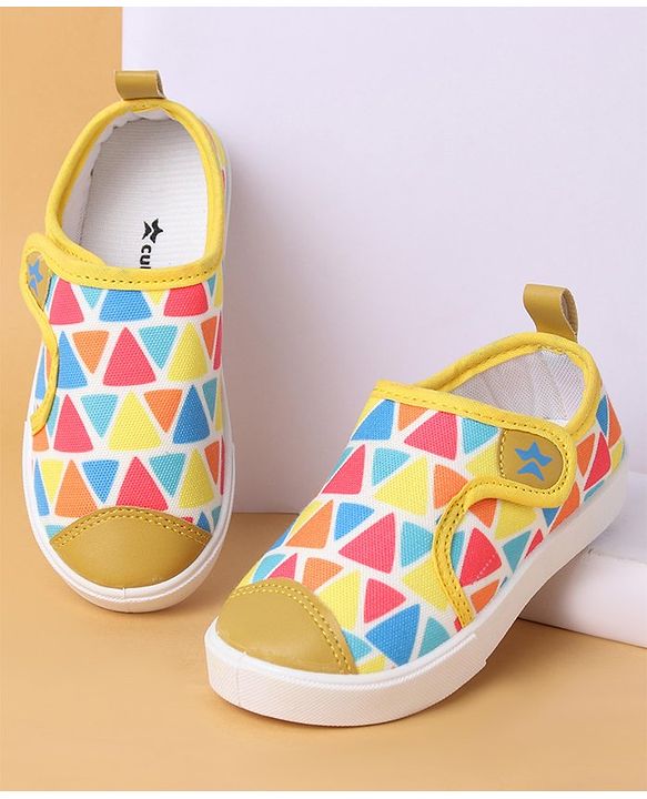 Cute Walk by Babyhug Casual Shoes With Velcro Closure Geometric Print - Yellow