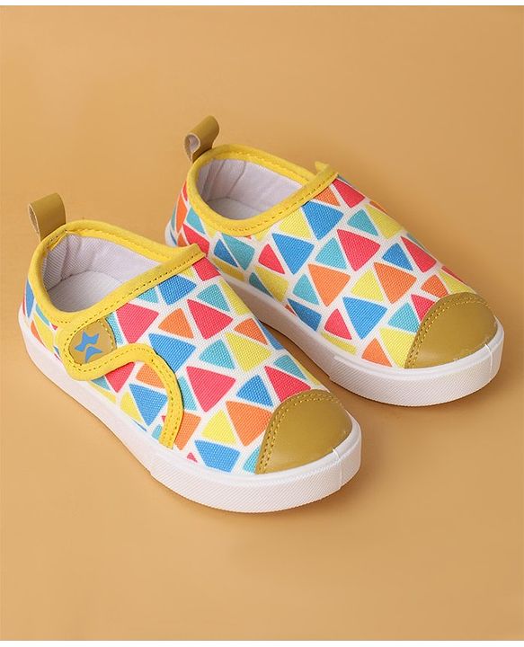 Cute Walk by Babyhug Casual Shoes With Velcro Closure Geometric Print - Yellow
