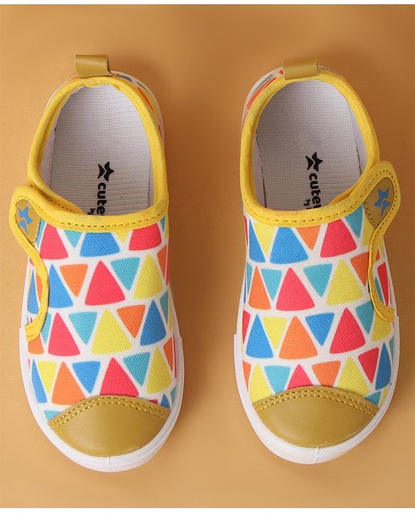 Cute Walk by Babyhug Casual Shoes With Velcro Closure Geometric Print - Yellow