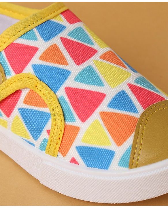 Cute Walk by Babyhug Casual Shoes With Velcro Closure Geometric Print - Yellow