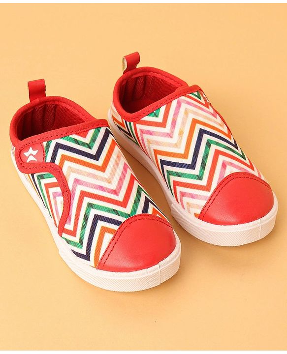 Cute Walk by Babyhug Casual Shoes With Velcro Closure Chevron Print- Dark Pink