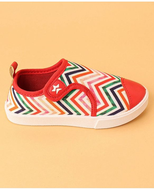 Cute Walk by Babyhug Casual Shoes With Velcro Closure Chevron Print- Dark Pink