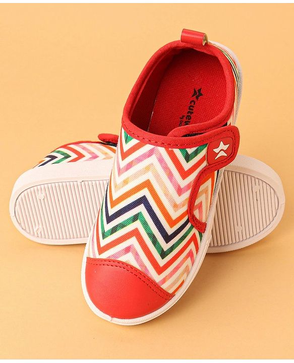 Cute Walk by Babyhug Casual Shoes With Velcro Closure Chevron Print- Dark Pink