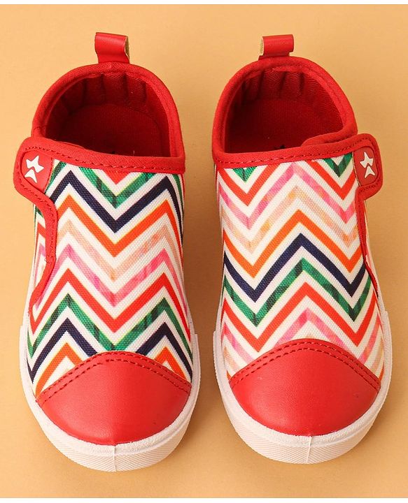 Cute Walk by Babyhug Casual Shoes With Velcro Closure Chevron Print- Dark Pink